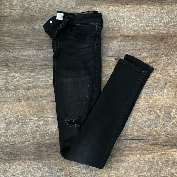 Hollister Jeans - Picture 1 of 11